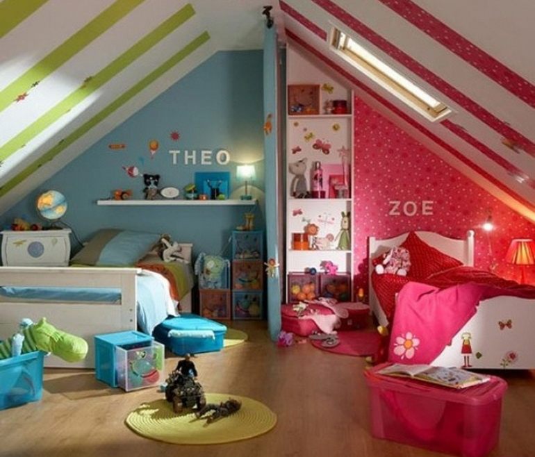 Дизайн комнаты с двумя детьми и родителями